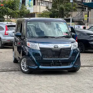 Toyota Roomy 2019 Blue