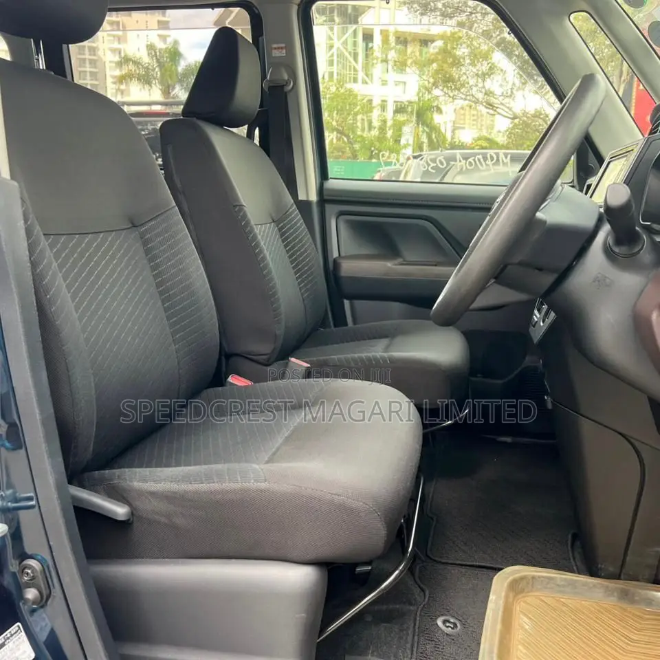 Toyota Roomy 2019 Blue