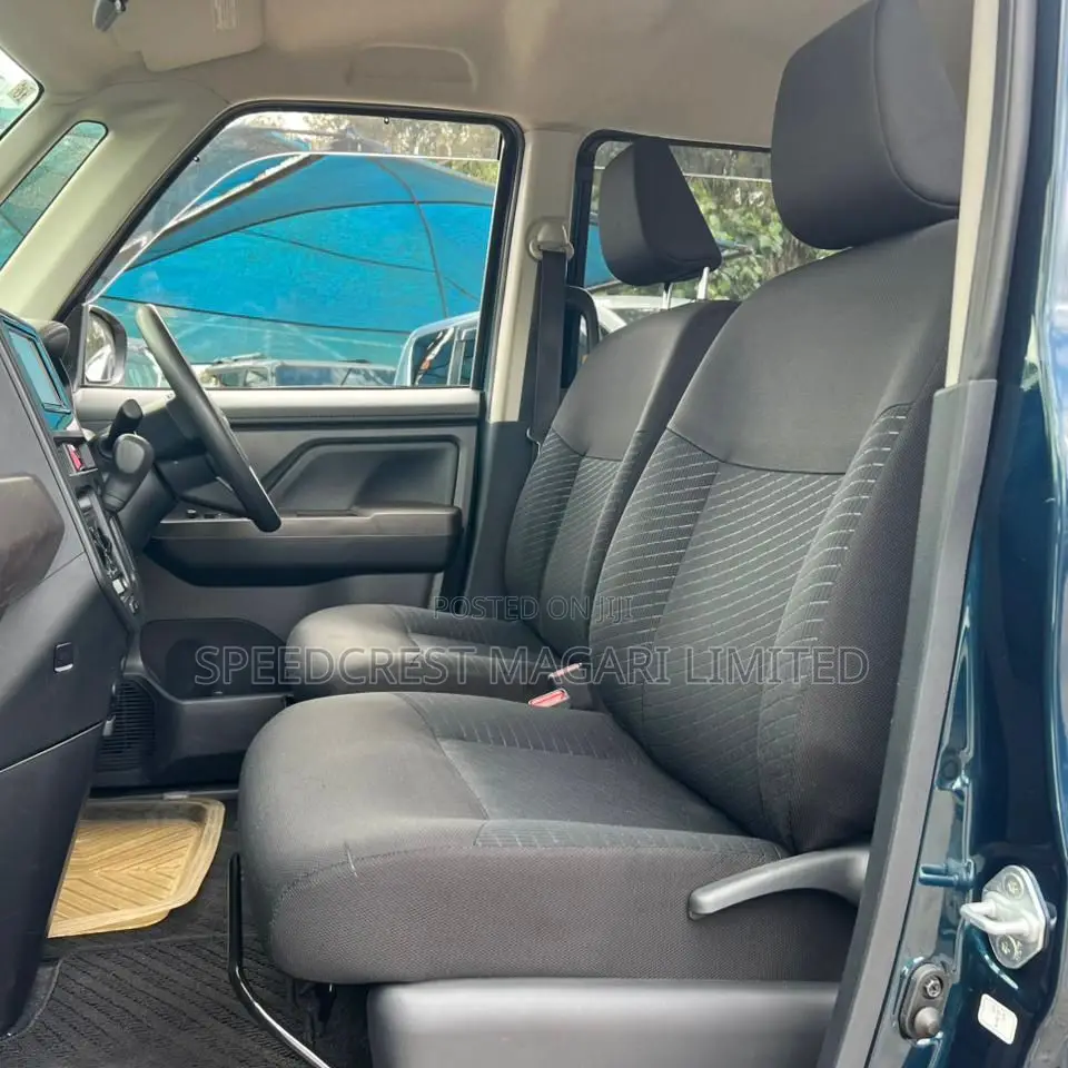 Toyota Roomy 2019 Blue