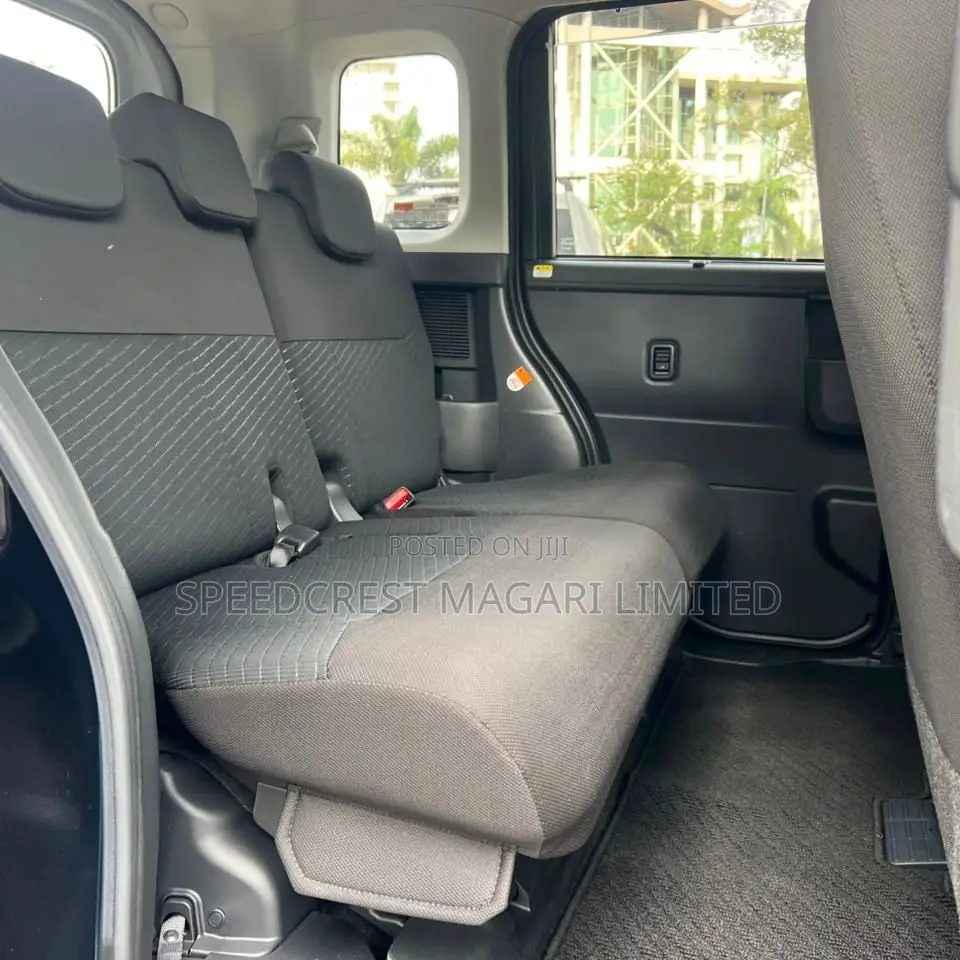 Toyota Roomy 2019 Blue