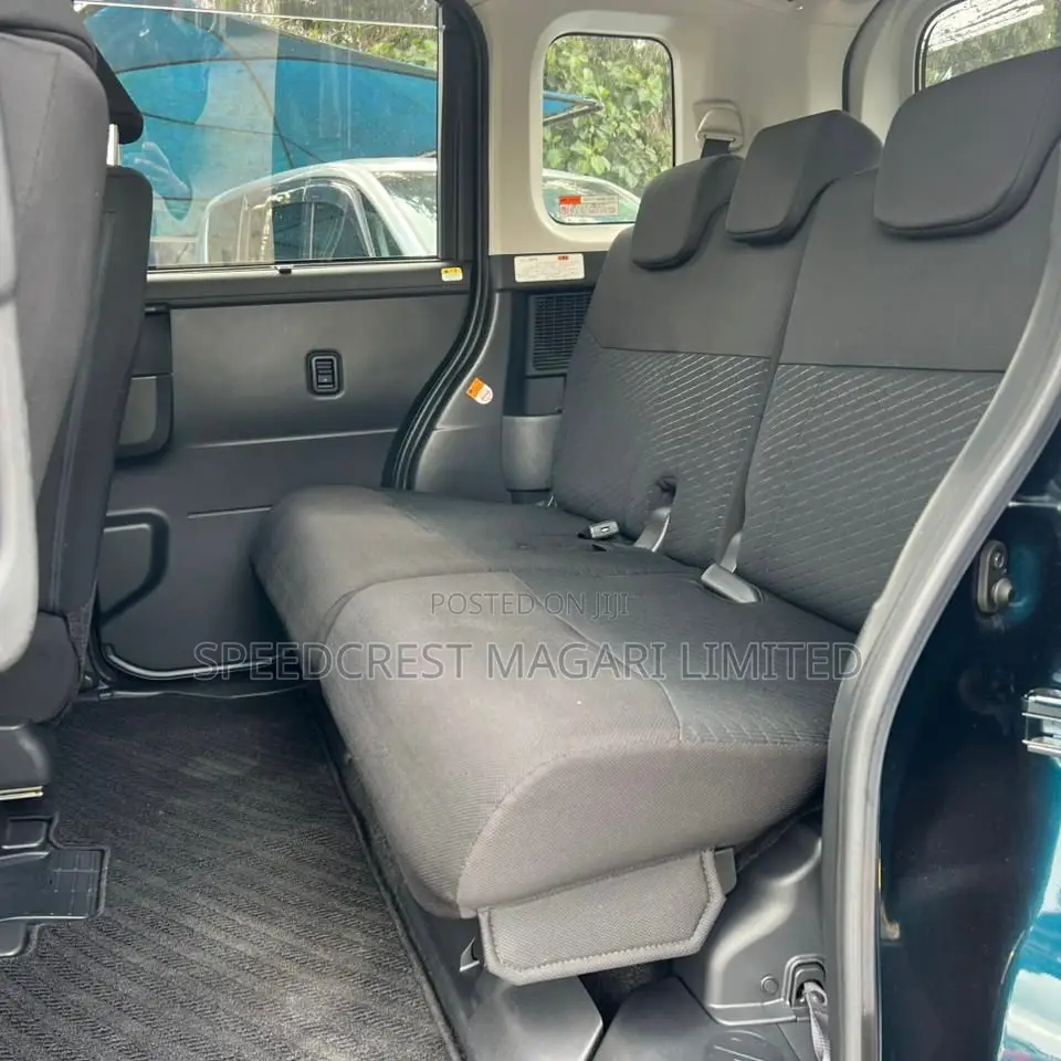 Toyota Roomy 2019 Blue