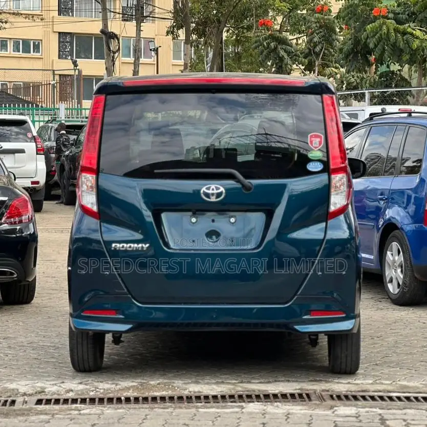 Toyota Roomy 2019 Blue
