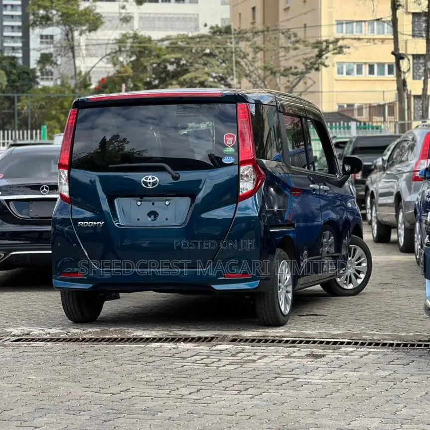 Toyota Roomy 2019 Blue