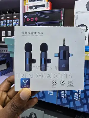 3-in-1 Lavalier Microphone System for Vlogging Interviews