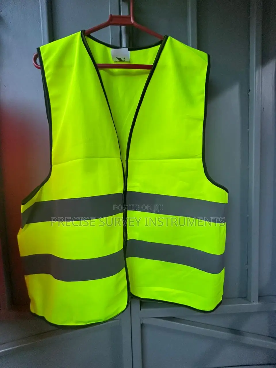 Fluorescent Light Reflector Vest For Construction Workers