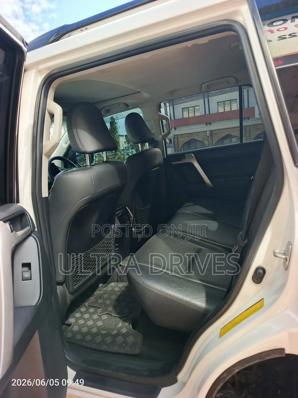 Toyota Land Cruiser Prado 2017 White