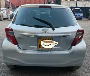 Toyota Vitz 2016 Silver