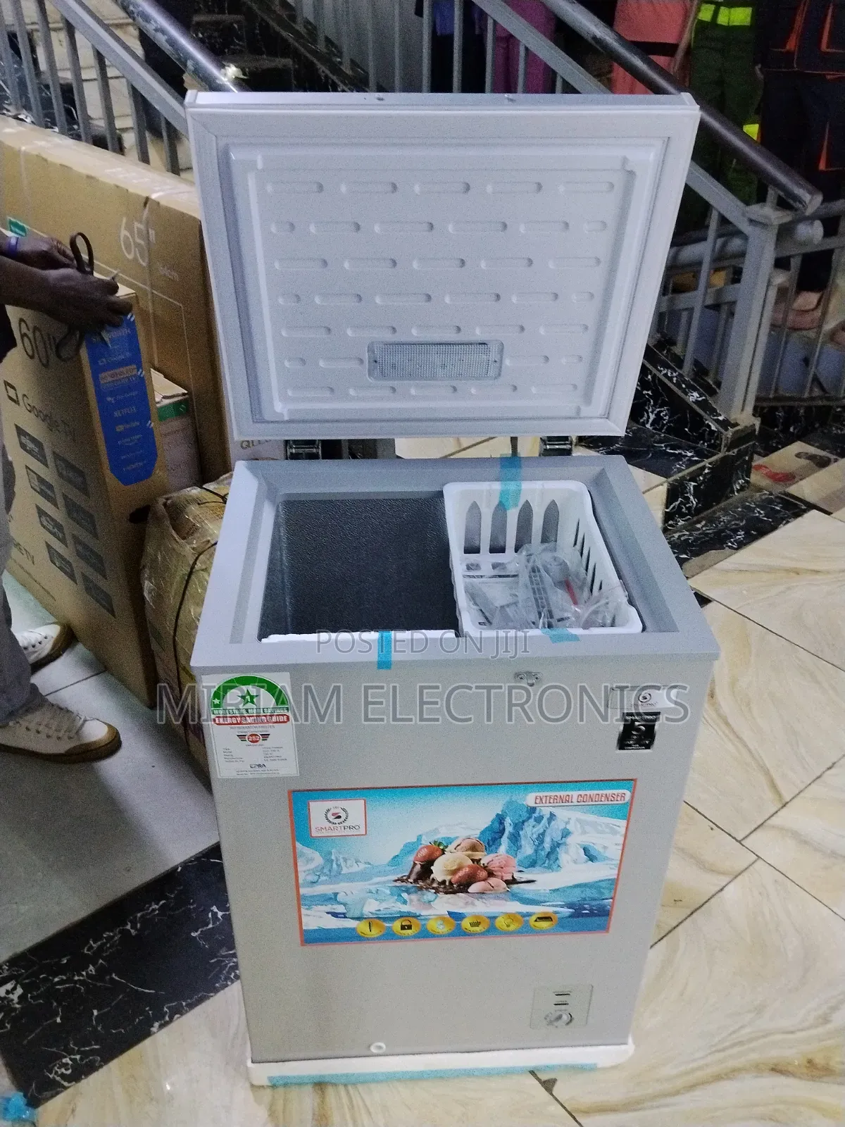 Smartpro 94 Litres Chest Freezer Direct Cool Technology