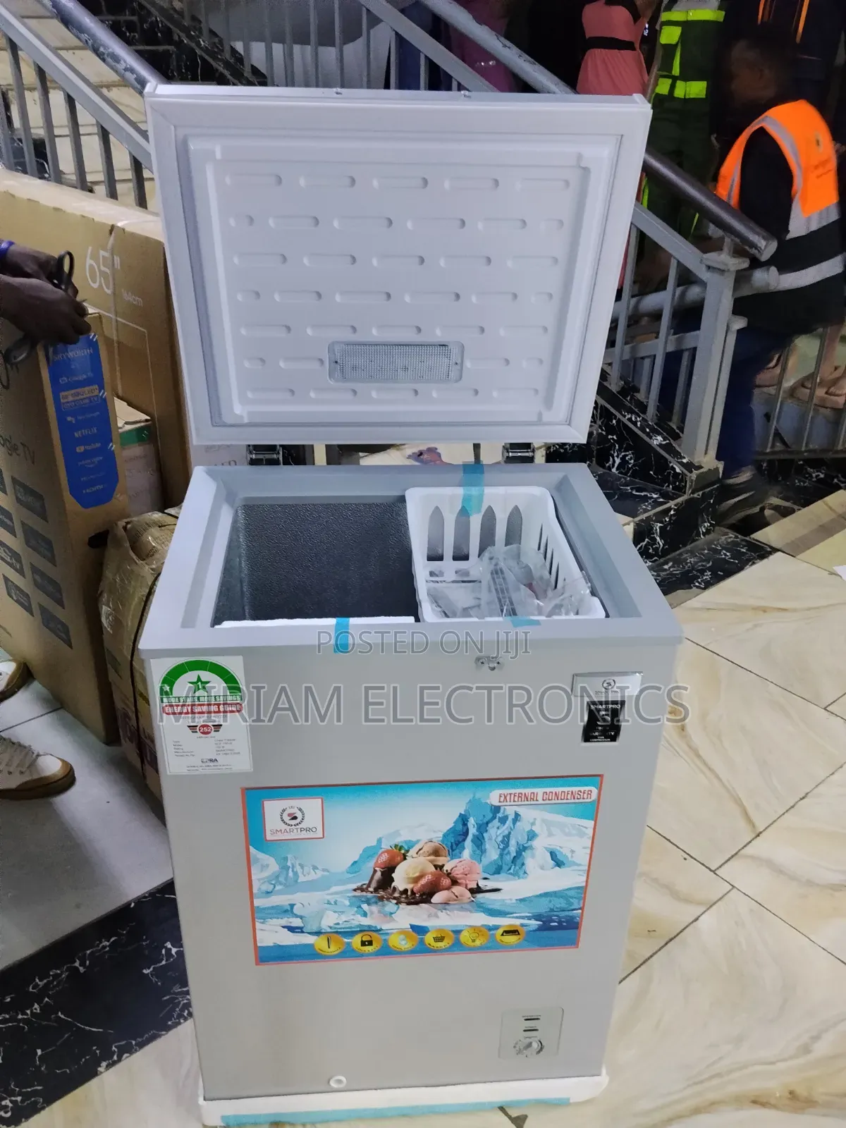 Smartpro 94 Litres Chest Freezer Direct Cool Technology