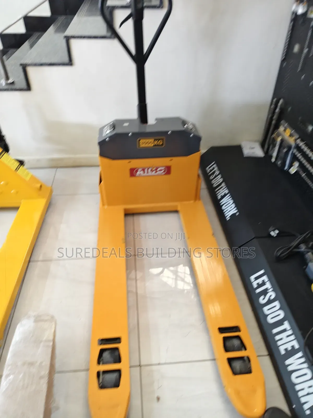 Semi-Elpectric Pallet Truck - Maximum Lifting Capacity of 3000 Kg.