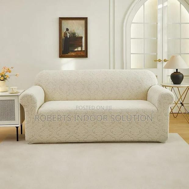 Stretchable Fabric Designed to Fit Securely. - main view