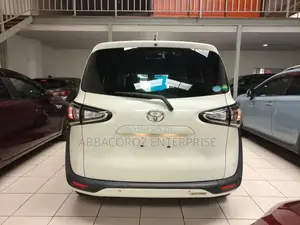 Toyota Sienta 2019 White