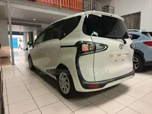 Toyota Sienta 2019 White