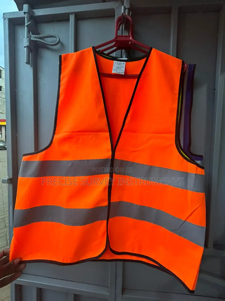 High-visibility Reflector Vest For Contractors