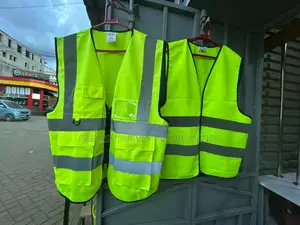 Reflective Safety Vest For Outdoor Work Environments