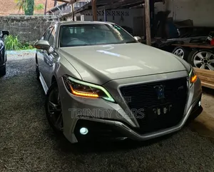 Toyota Crown 2018 Silver