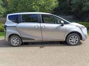Toyota Sienta 1.5 FWD (6-seater) 2016 Silver