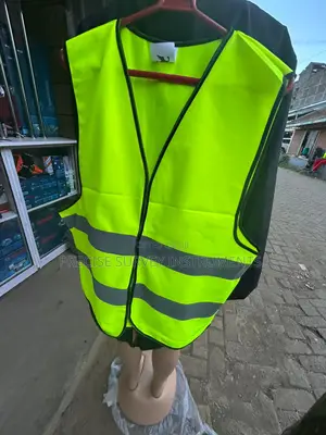 Construction Reflector Vest With High Visibility Finish