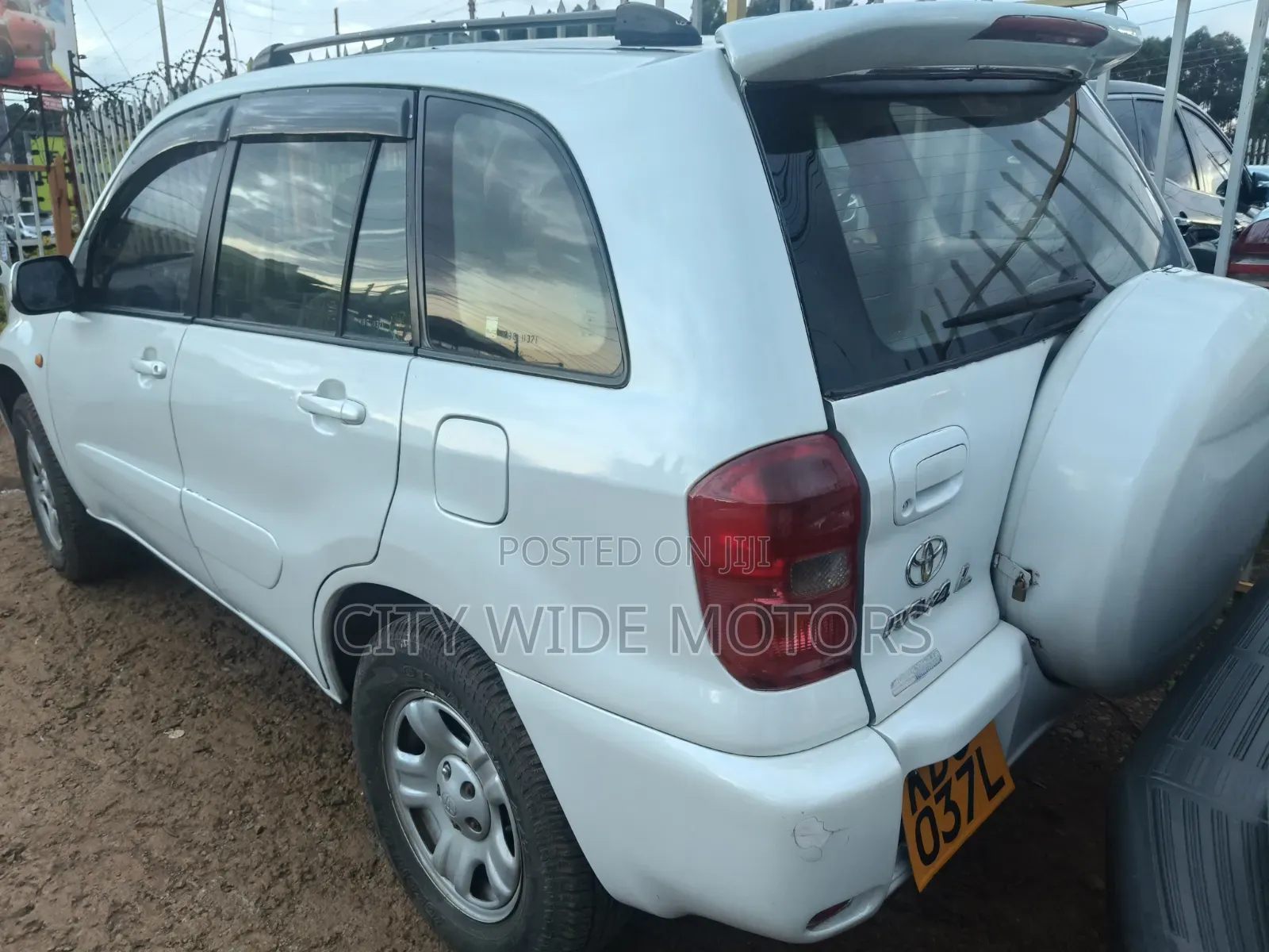 Toyota RAV4 Automatic 2003 White