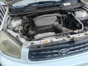 Toyota RAV4 Automatic 2003 White