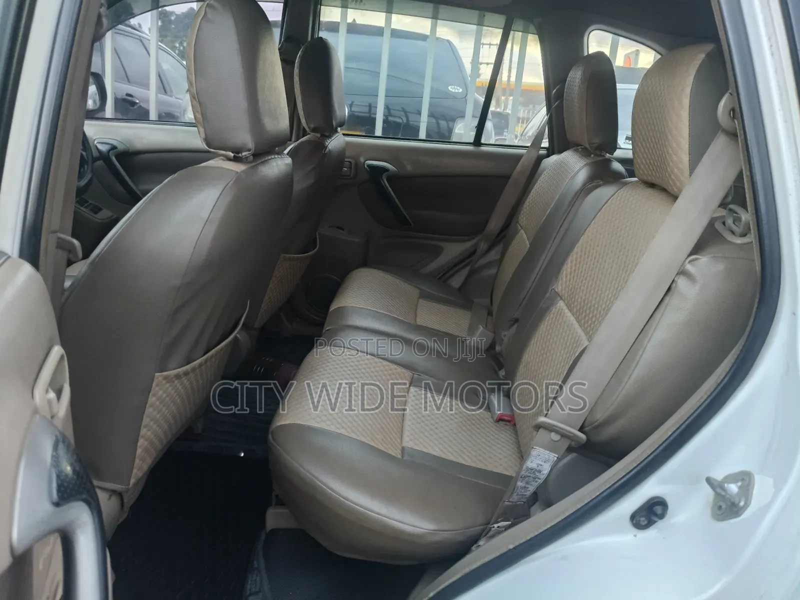 Toyota RAV4 Automatic 2003 White