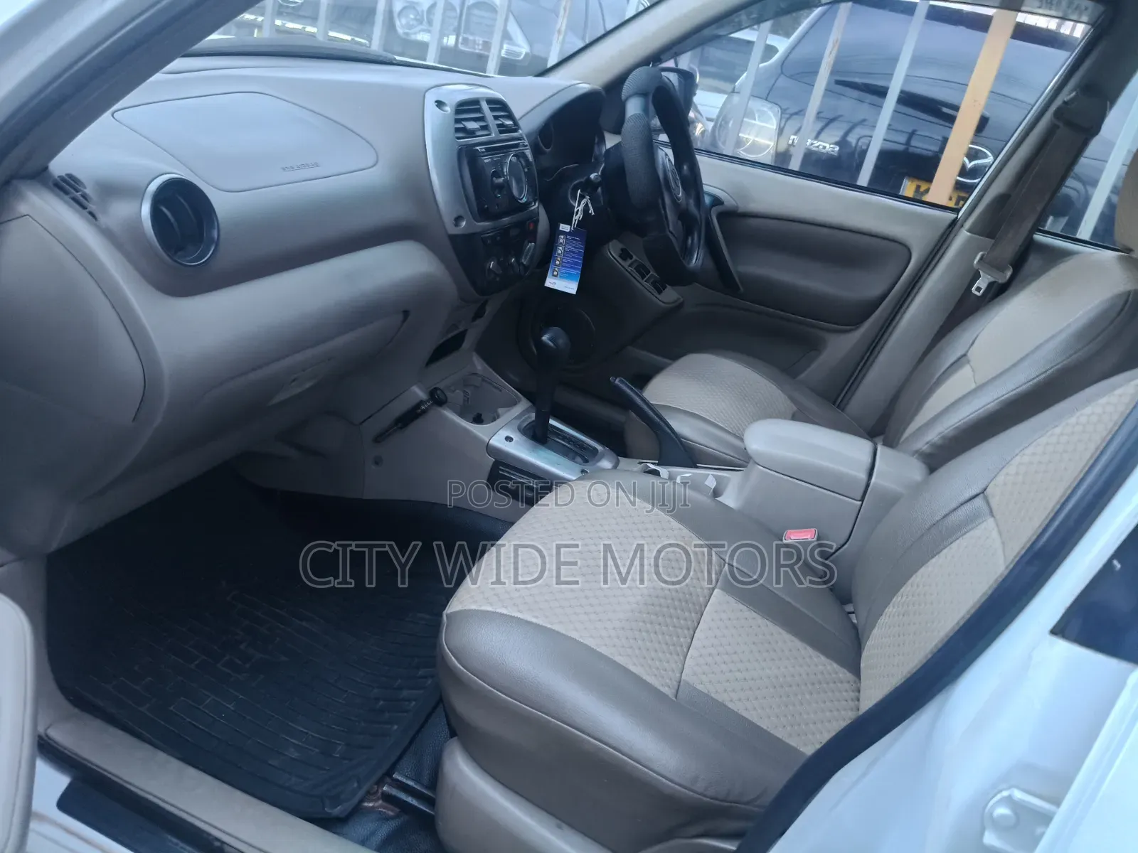 Toyota RAV4 Automatic 2003 White