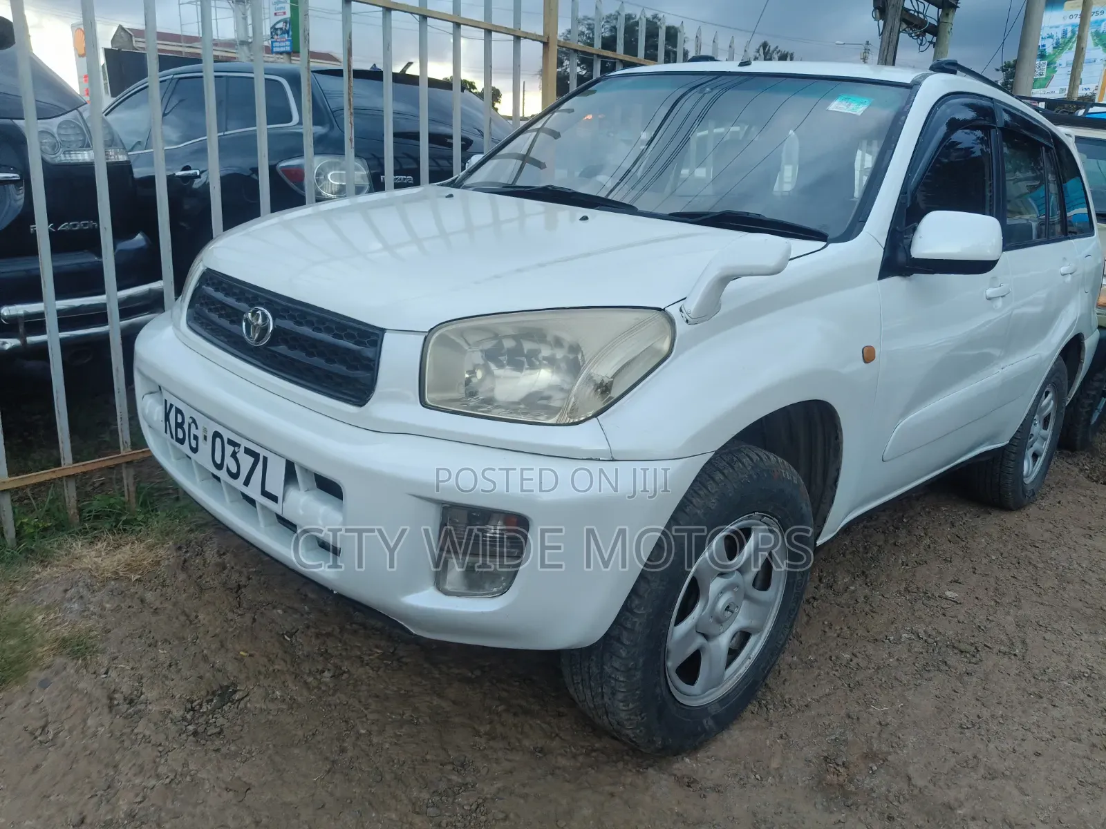 Toyota RAV4 Automatic 2003 White