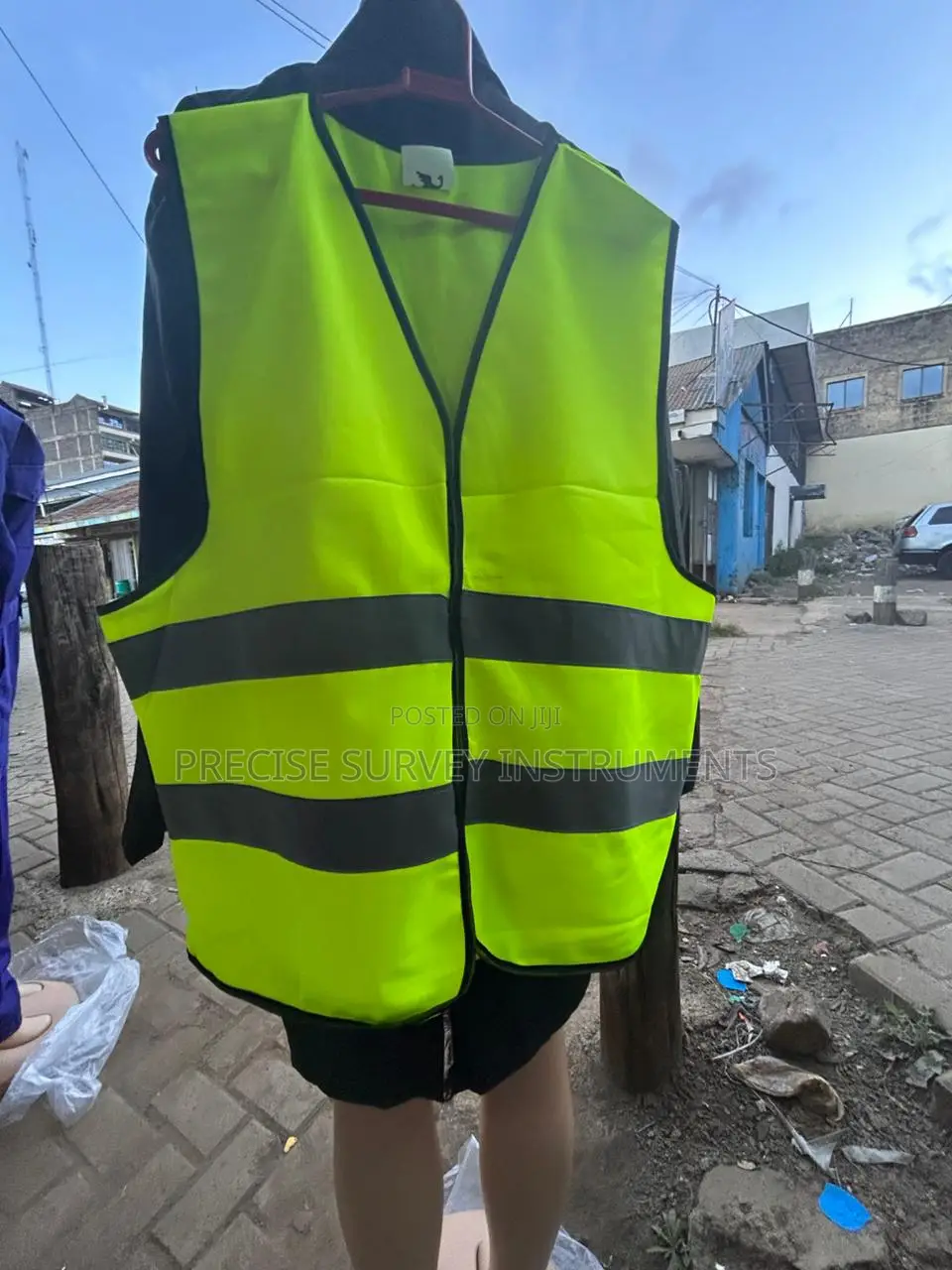 Safety Reflective Vest For Outdoor Professionals