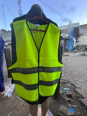 High-visibility Reflector Vest For Field Operations
