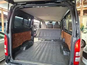 Toyota HiAce 2018 Black