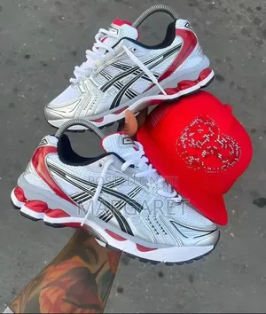 Asics Sneakers