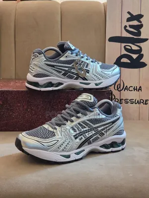 Asics Sneakers