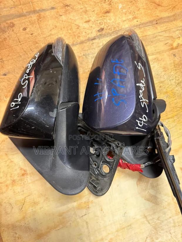 Toyota Spade Sidemirrors