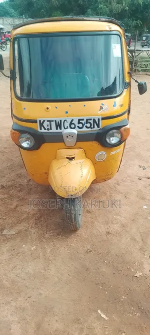 Piaggio 2021 Yellow