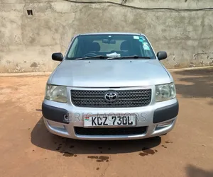 Toyota Succeed SV Premium 2014 Silver