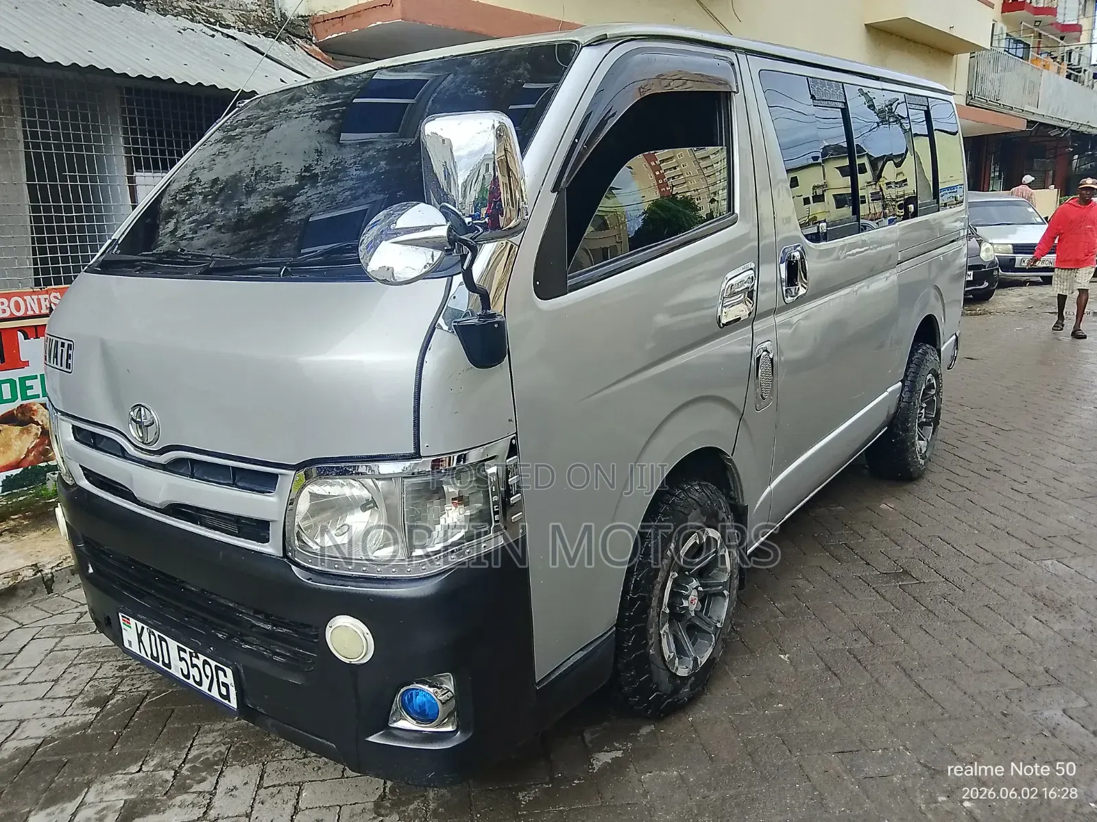 Toyota HiAce SV Premium 2013 Silver