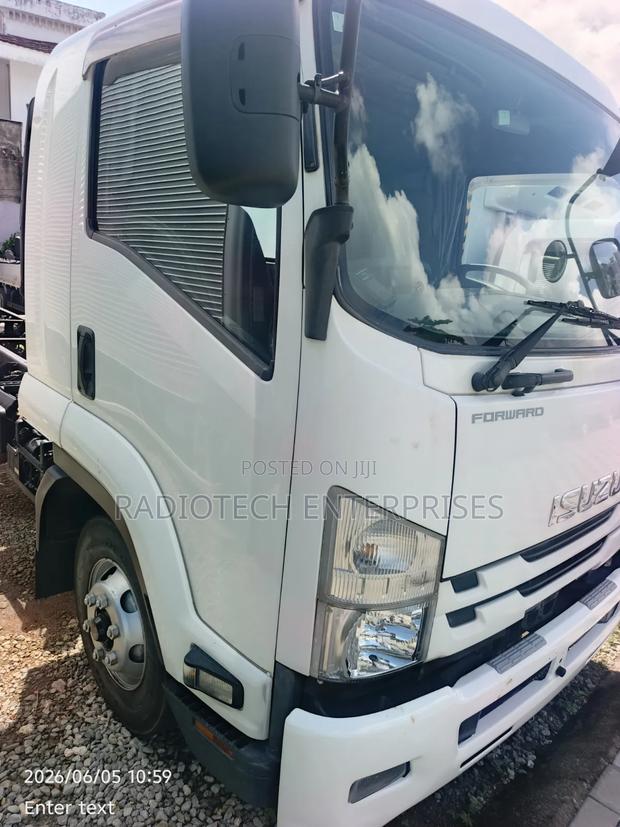Isuzu Forward 2019 White - thumbnail 2
