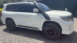Toyota Land Cruiser 2009 White