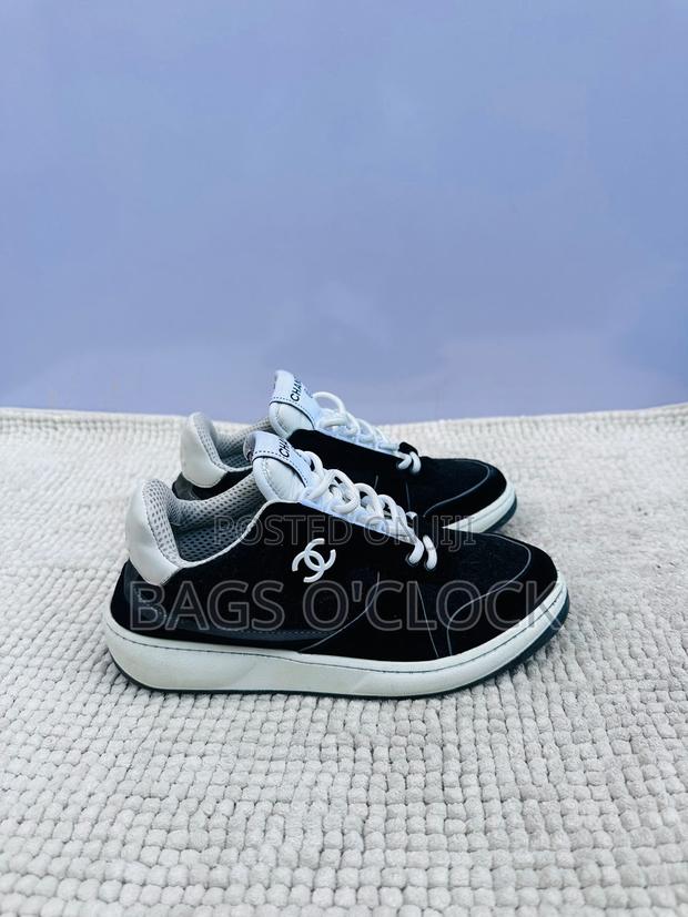 Authentic Chanel Cc Logo Black and White Low-Top Sneakers - thumbnail 2