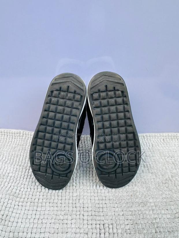 Authentic Chanel Cc Logo Black and White Low-Top Sneakers - thumbnail 3