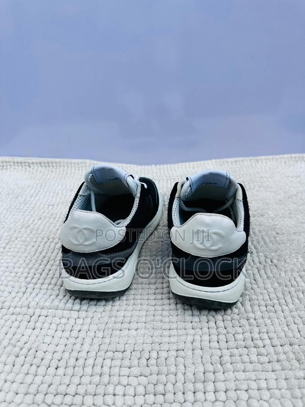 Authentic Chanel Cc Logo Black and White Low-Top Sneakers - thumbnail 4