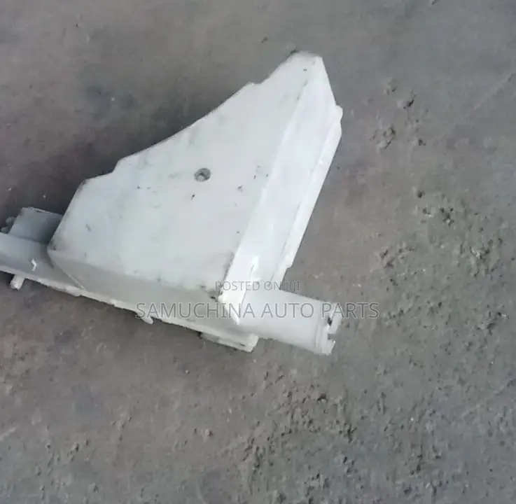Coolant Reservoir Bottle Nissan Advan Y12