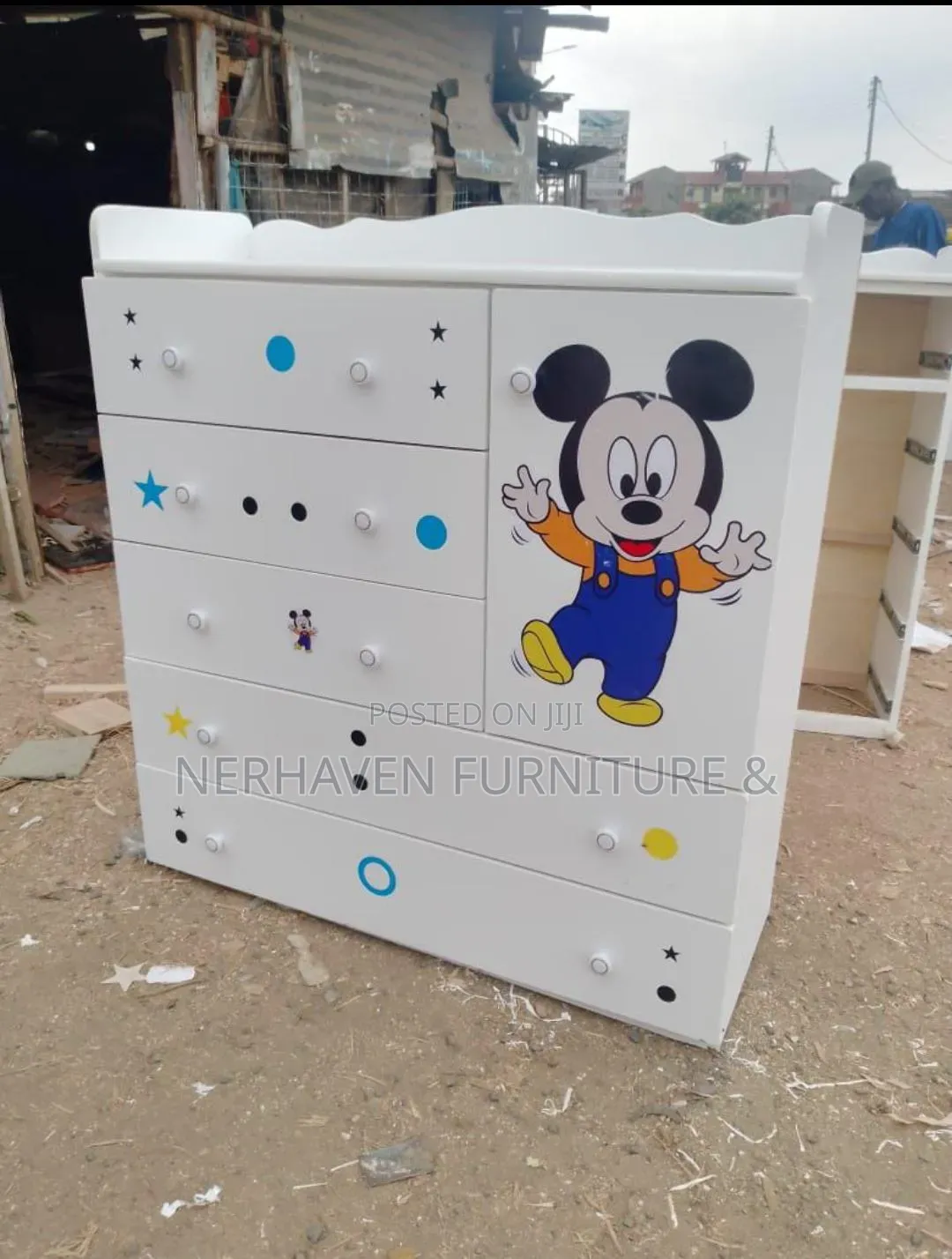 Chest of Drawers – Multi-Drawer Storage Cabinet for Home Interiors