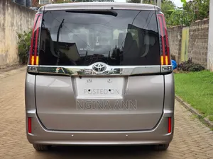 Toyota Noah 2020 Gold