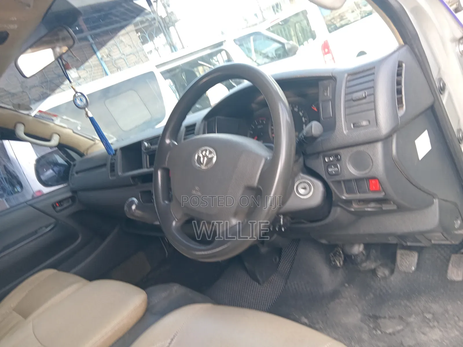 Toyota HiAce 2018 Silver
