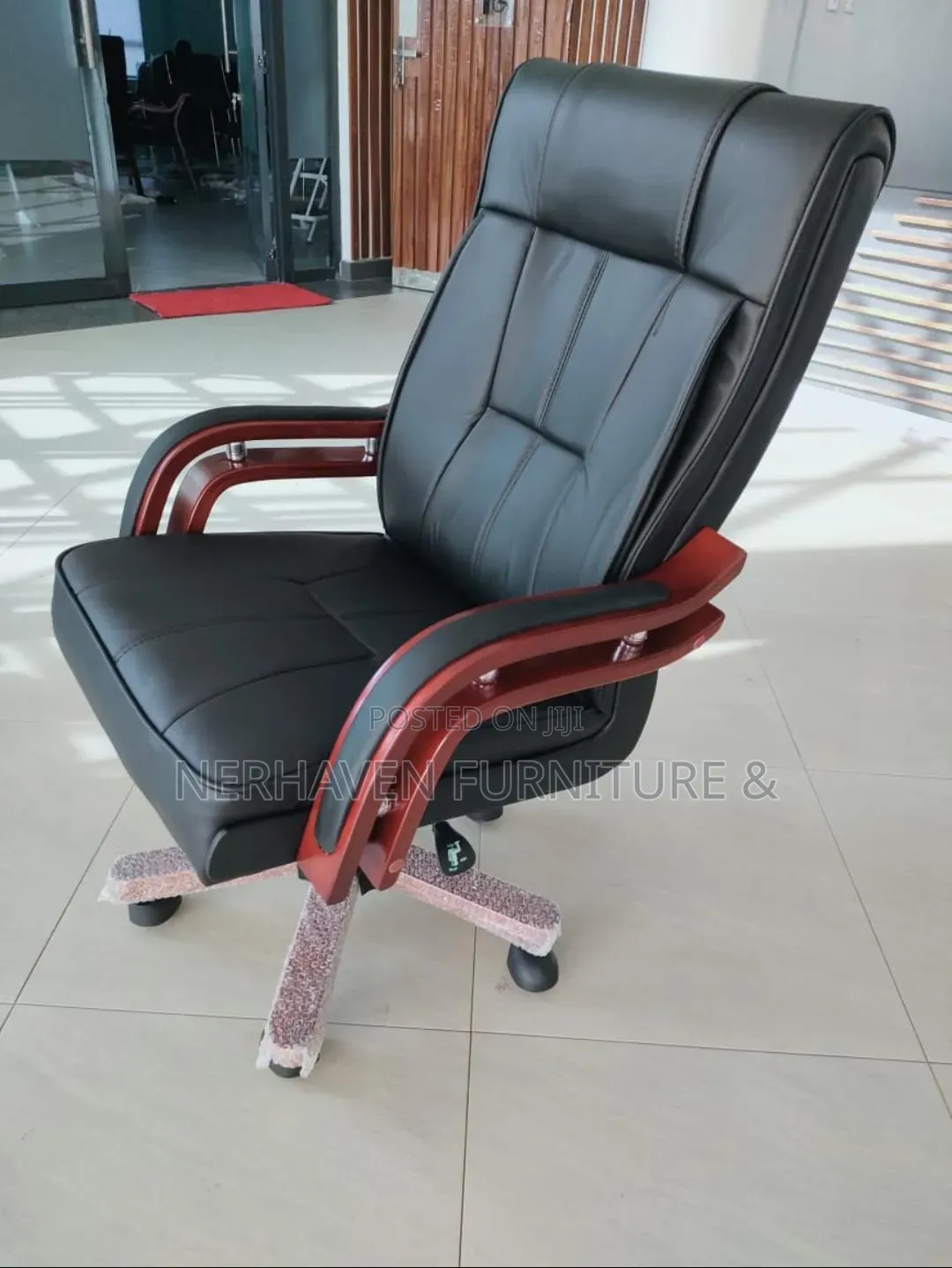 Executive Office Chair-High Back – Leather Swivel Chair for Offices