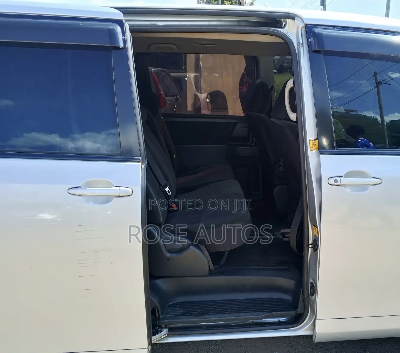 Toyota Voxy 2013 Silver