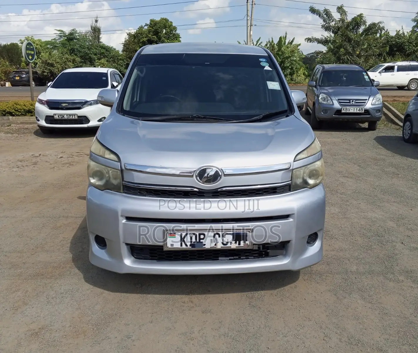 Toyota Voxy 2013 Silver