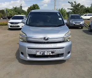 Toyota Voxy 2013 Silver