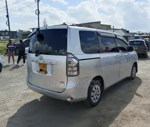 Toyota Voxy 2013 Silver